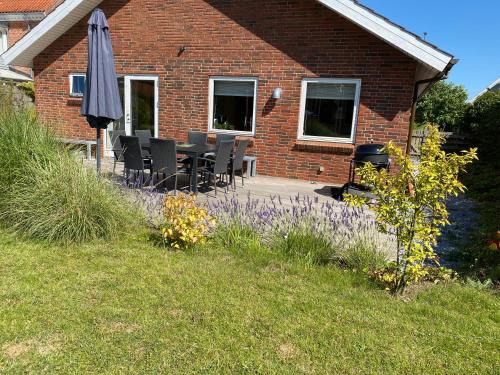 Exterior view, Hyggeligt byhus ved glasværkstedet pa Nordmors in Nykobing Mors