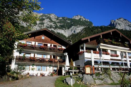 Exterior view, Gasthaus-Pension Seeklause in Hintersee