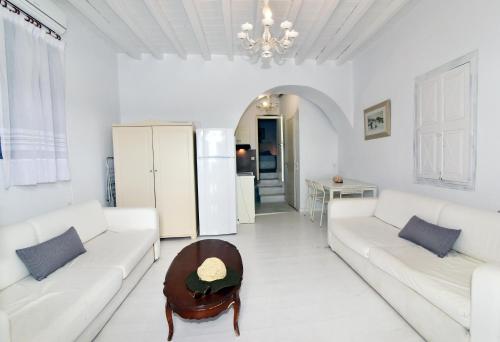 Thomas Traditional House in Chora - image 12