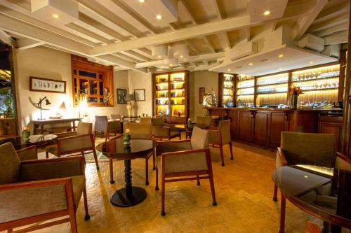 Dar Anika Kitchen