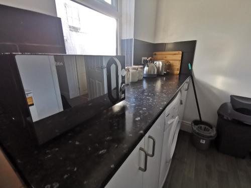 The Hen House Apartment, Comfy Liverpool Accommodation FREE Wifi and Netflix