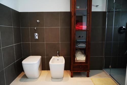 Superior One-Bedroom Apartment with Balconette image 3