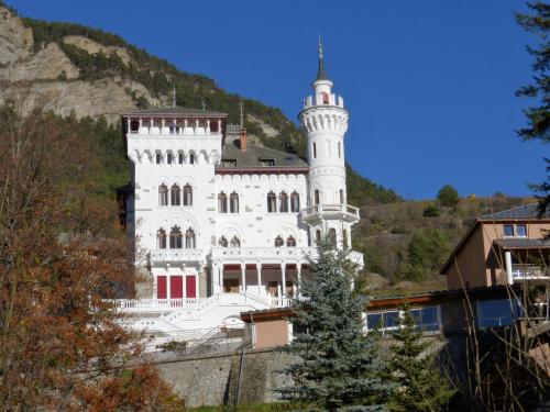 B&B Jausiers - Appartement Standing Château des Magnans - Bed and Breakfast Jausiers