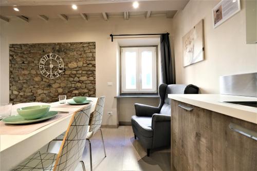 Studio Apartment image 9