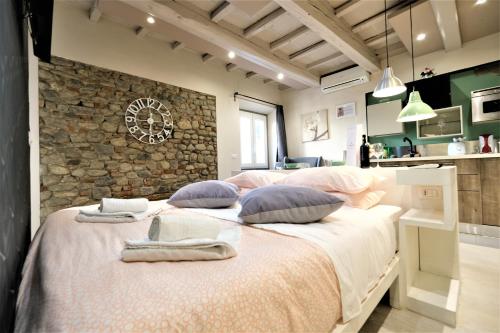 Studio Apartment image 8