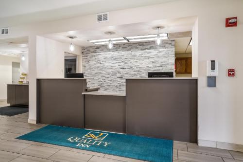 ล็อบบี้, ควอลิตี้ อินน์ แจ็คสันวิลล์ เนียร์ แคมป์ เลอชูน (Quality Inn Jacksonville near Camp Lejeune) in แจ็คสันวิลล์ (NC)