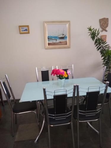 Apartamento com varanda, 3 Dormitorios, Guaruja - Enseada near Bill E Pepa