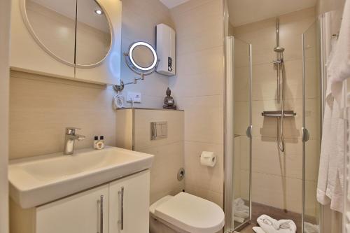 Apartment with Balcony image 10
