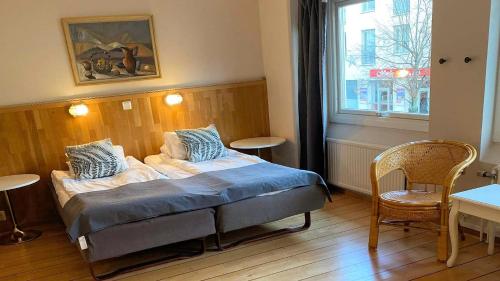 2 twin beds
