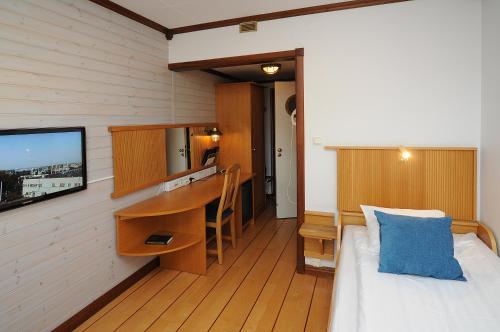1 twin bed