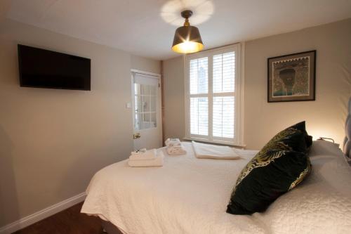 Merrythought Cottage - entire 2 bed, 2 bath cottage in the heart of Rye citadel