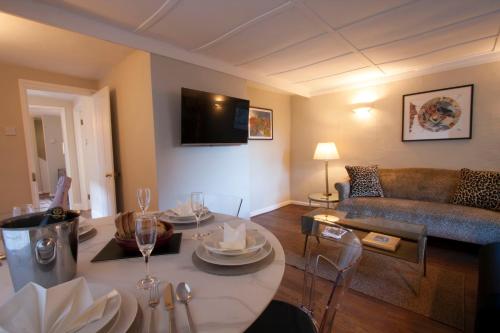 Merrythought Cottage - entire 2 bed, 2 bath cottage in the heart of Rye citadel