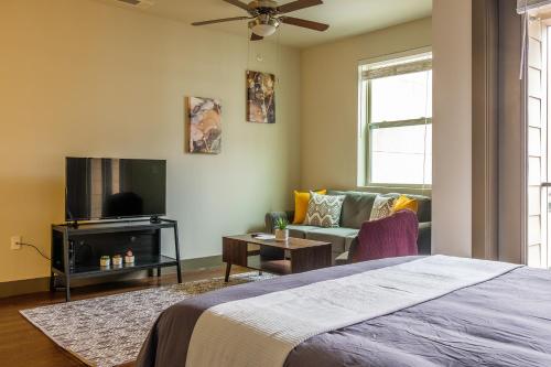 FRONTDESK 5755 Hermann Park Apts Downtown Houston