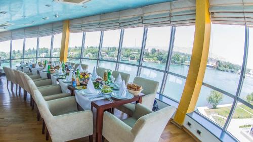 Restaurant, Arena Hotel Kur in Mingəcevir