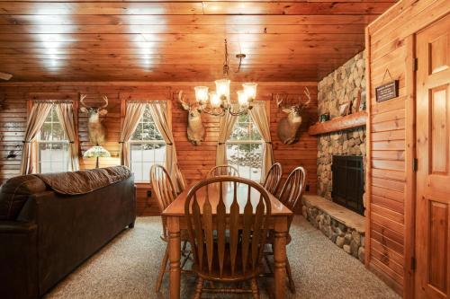 Red Arbor Retreat in Arbor Vitae, USA