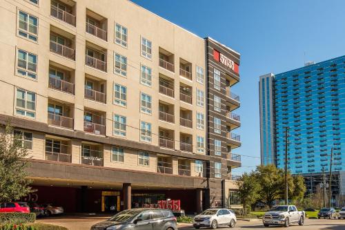 Modern and Walkable Studio Apts by Frontdesk - image 9