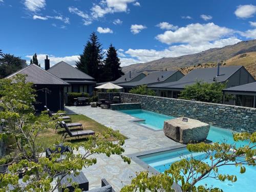Swimming pool, Cardrona Mountain Villa in Cardrona
