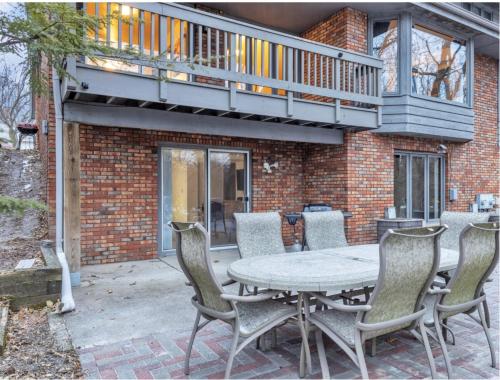 Amazing Hideaway - Short walk to Hoyt Park! townhouse