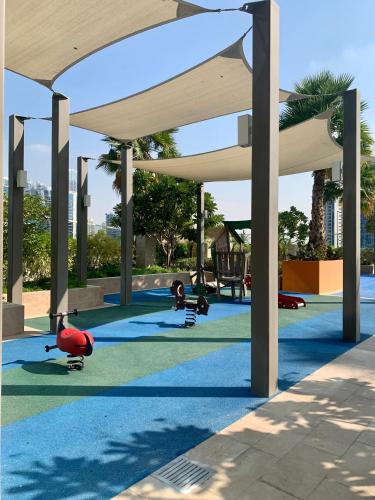 Studio in Dubai Business Bay direct on the water canal - 1km from Downtown & Dubai Mall - 1217A