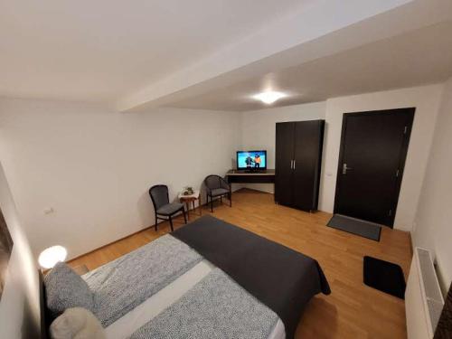 Main Square Apartments & More