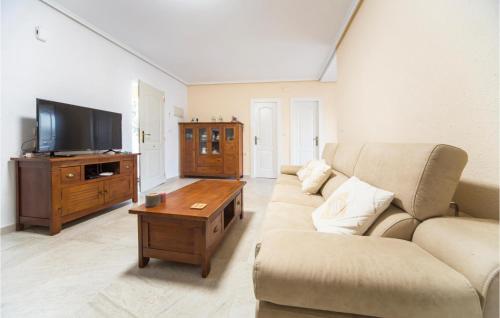  Stunning Home In Liria With Wifi, Private Swimming Pool And Outdoor Swimming Pool in Lliria