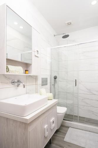 Bathroom, Niki Mountain House in Tilisos