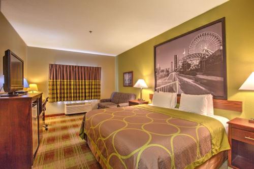 Super 8 by Wyndham Waterloo in Waterloo, USA