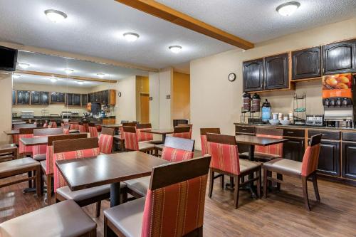 Comfort Inn Kalamazoo - image 2
