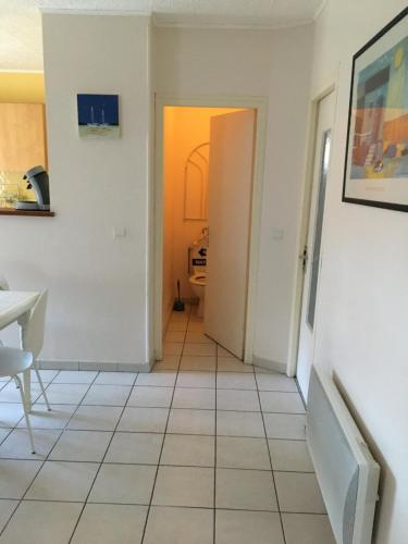 Appartement T1Bis dans un mas - Tap to explore photos