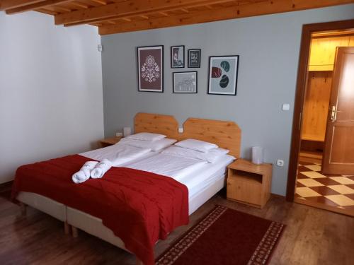 4 twin beds