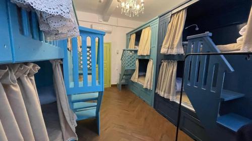 Арт хостел два гуся. Арт хостел коломна. Два гуся хостел. Два гуся хостел. Два гуся хостел.