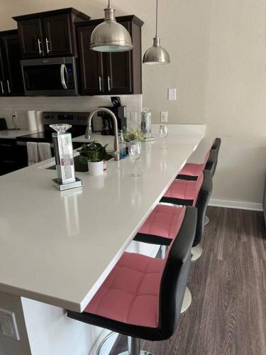Luxurious One Bedroom Apt with a balcony 4 mins to RDU