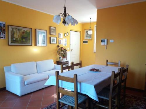 CASETTA MIRAVIGNA cozy flat with garden in Franciacorta & Iseo Lake