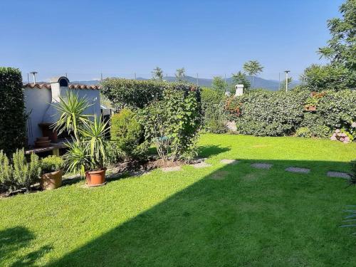 CASETTA MIRAVIGNA cozy flat with garden in Franciacorta & Iseo Lake