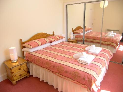 Royal Mile Edinburgh - 2 Bedroom Apartment - main image