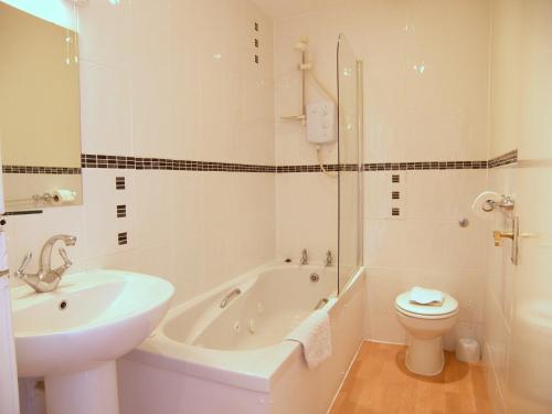 Royal Mile Edinburgh - 2 Bedroom Apartment - image 7