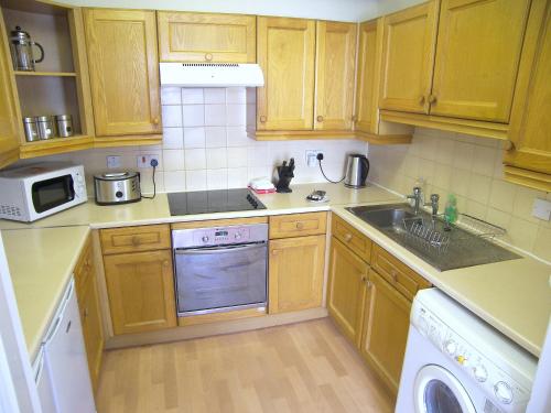 Royal Mile Edinburgh - 2 Bedroom Apartment - image 2