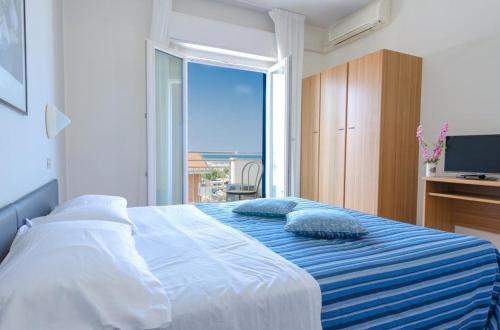 Quadruple Room with Side Sea View