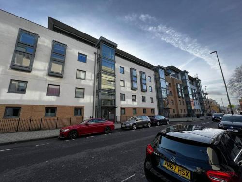Cathedral Heights-Lovely 2-bed flat with private terrace!