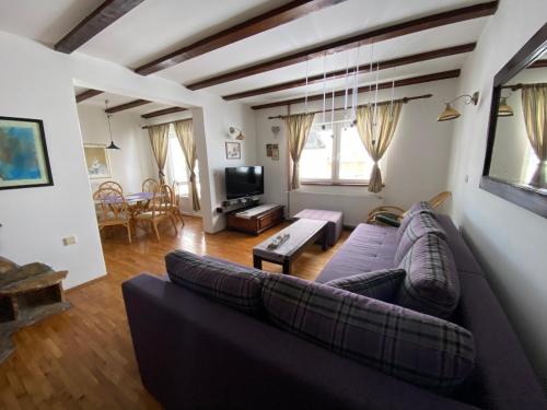 Vila Jela Tornik in Dobroselica