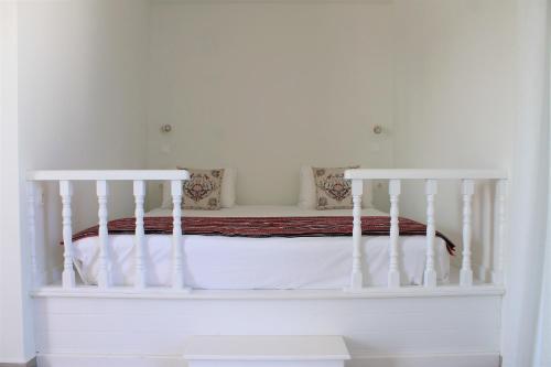 1 queen bed, 1 futon bed