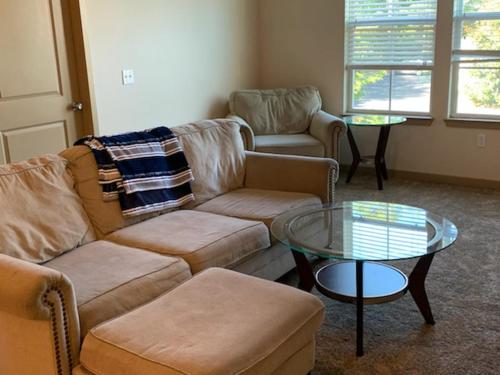 Free WiFi, Gated Community, 4 Mins from RDU