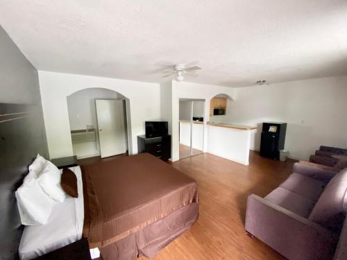 Tarpon Inn – Tarpon Springs, FL