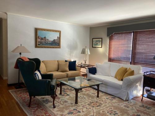 Derinda House - image 2