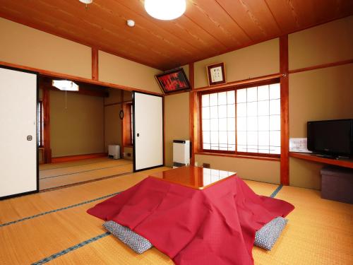 Japanese Style Economy Family Room with Shared Bathroom