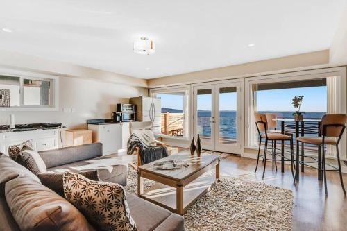 . 10 Mile Point Surfside Suite