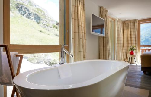 La Vue Luxury Living Apartments - image 3
