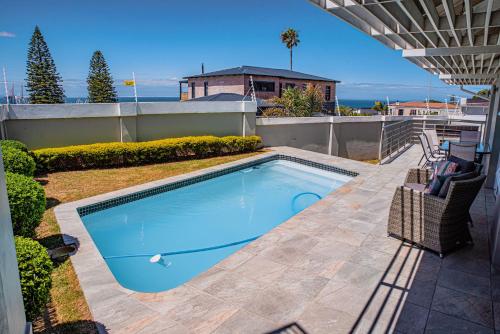 Exclusive Poolside Villa, Humewood