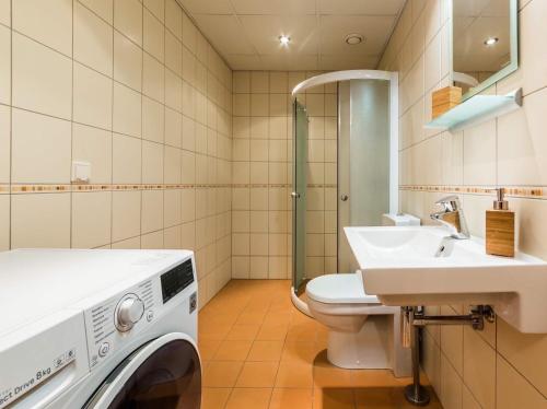 Rotermanni studio apartment, large terrace, Tallinn (photo 9)