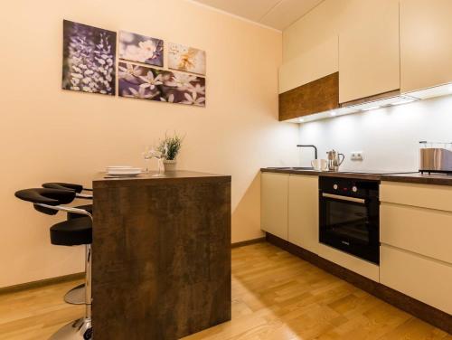 Rotermanni studio apartment, large terrace, Tallinn (photo 7)